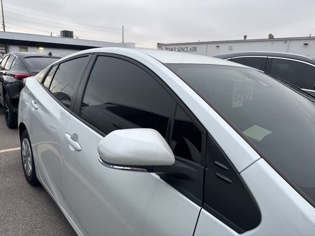 Toyota Prius Vehicle Full-screen Gallery Image 07