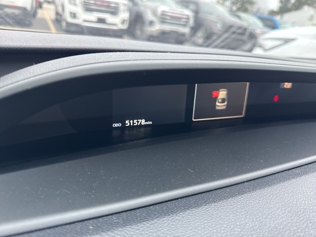 Toyota Prius Vehicle Full-screen Gallery Image 13