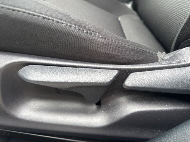 Toyota Prius Vehicle Full-screen Gallery Image 17