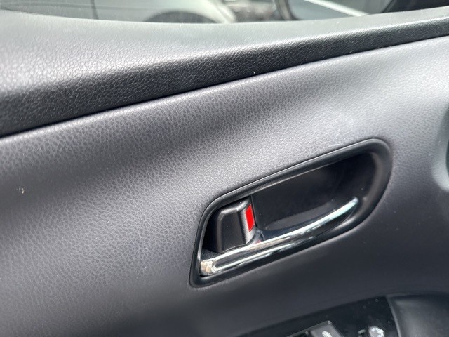 Toyota Prius Vehicle Full-screen Gallery Image 18