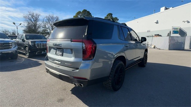 GMC Yukon Vehicle Full-screen Gallery Image 08