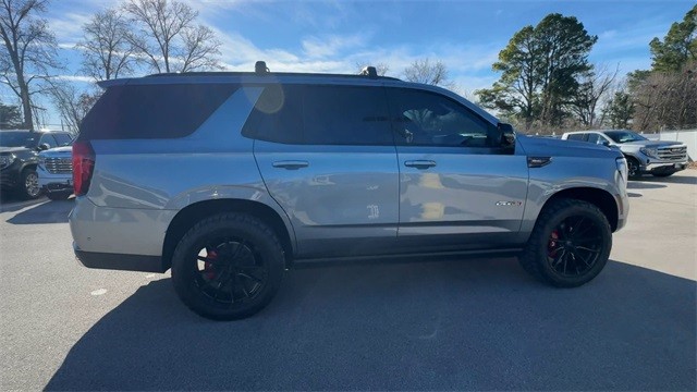 GMC Yukon Vehicle Full-screen Gallery Image 09