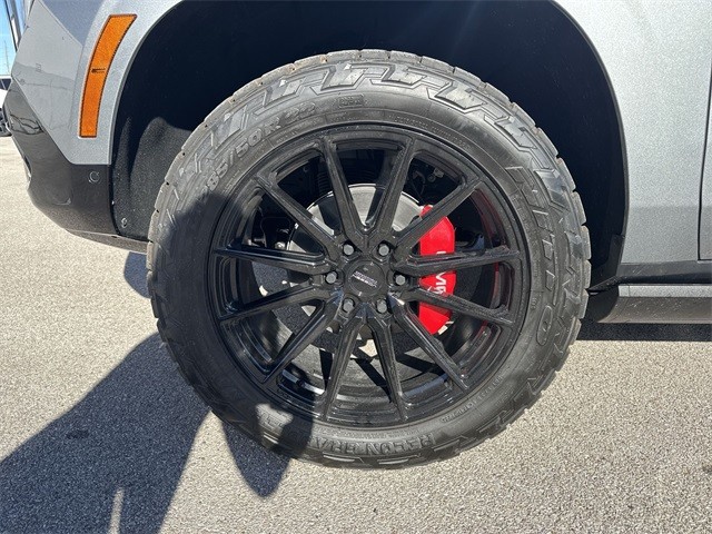 GMC Yukon Vehicle Full-screen Gallery Image 10