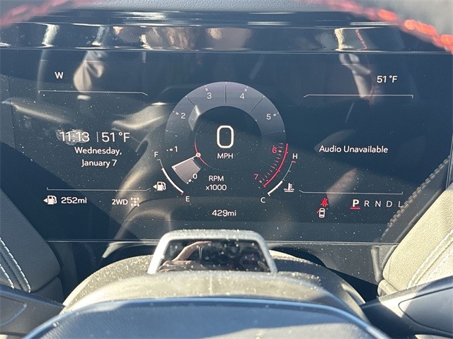 GMC Yukon Vehicle Full-screen Gallery Image 15