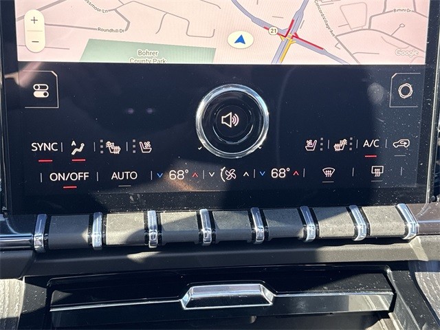 GMC Yukon Vehicle Full-screen Gallery Image 19