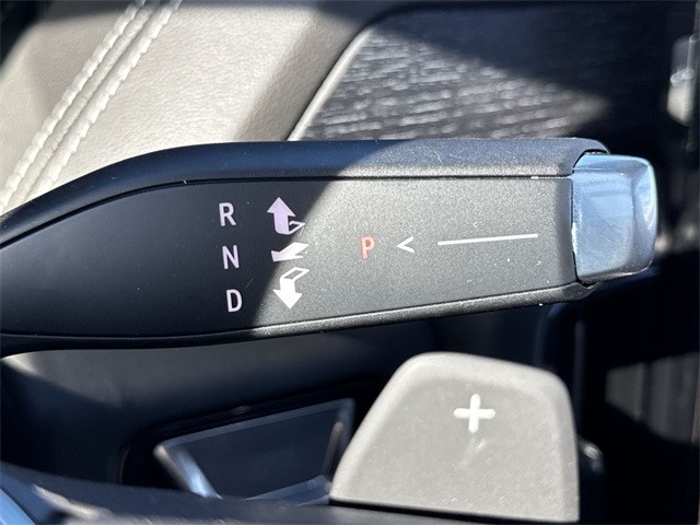 GMC Yukon Vehicle Full-screen Gallery Image 20