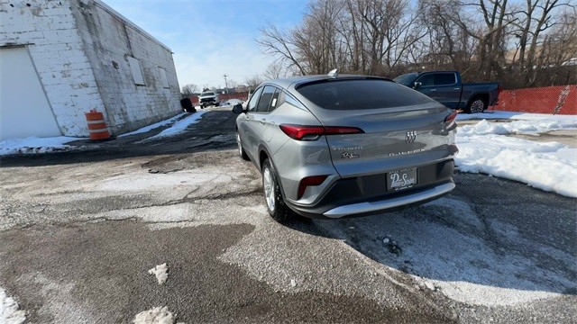 Buick Envista Vehicle Full-screen Gallery Image 06