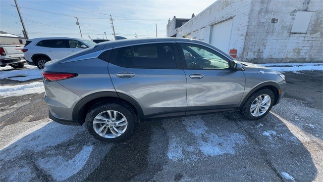 Buick Envista Vehicle Full-screen Gallery Image 08