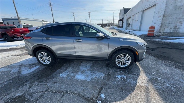 Buick Envista Vehicle Full-screen Gallery Image 09