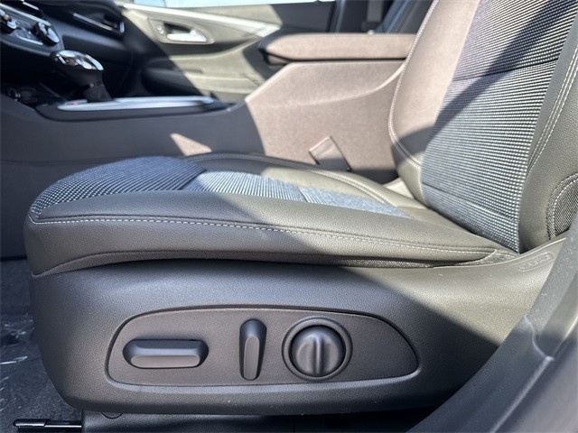 Buick Envista Vehicle Full-screen Gallery Image 12