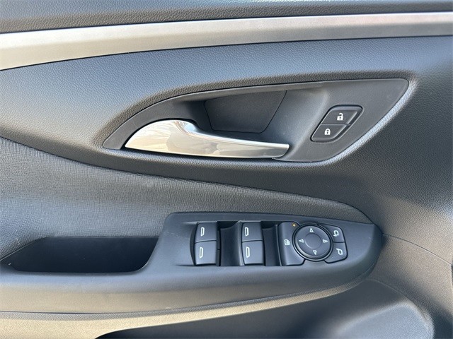Buick Envista Vehicle Full-screen Gallery Image 13