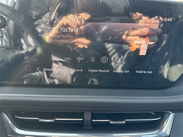 Buick Envista Vehicle Full-screen Gallery Image 16