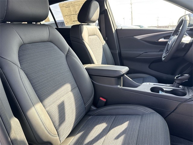 Buick Envista Vehicle Full-screen Gallery Image 23