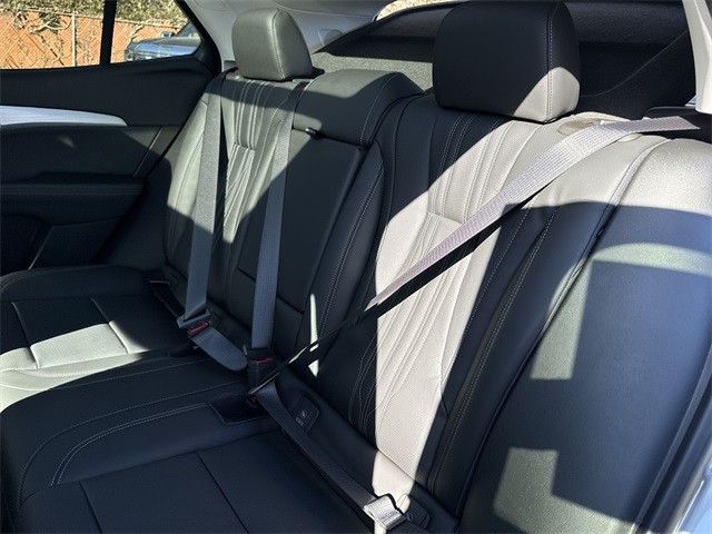 Buick Envision Vehicle Full-screen Gallery Image 23