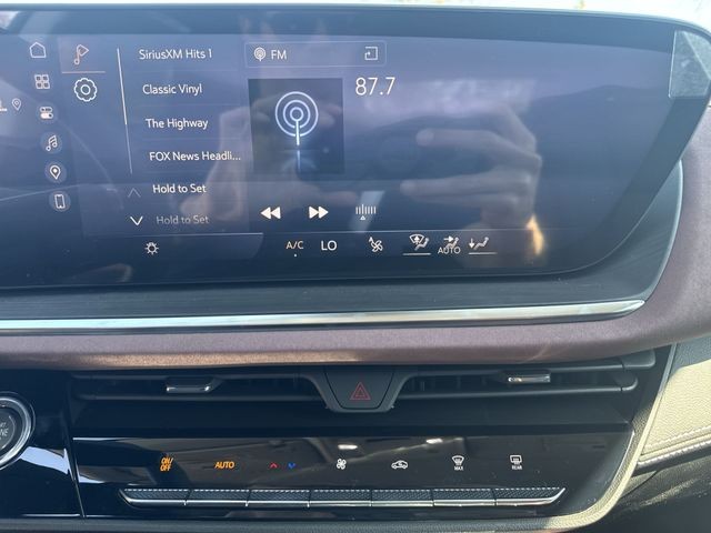 Buick Envision Vehicle Full-screen Gallery Image 16