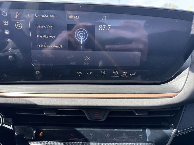 Buick Envision Vehicle Full-screen Gallery Image 16