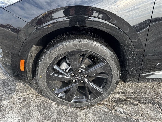 Buick Envision Vehicle Full-screen Gallery Image 10