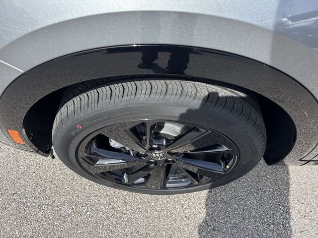 Buick Envision Vehicle Full-screen Gallery Image 10