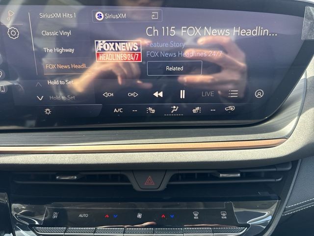 Buick Envision Vehicle Full-screen Gallery Image 16