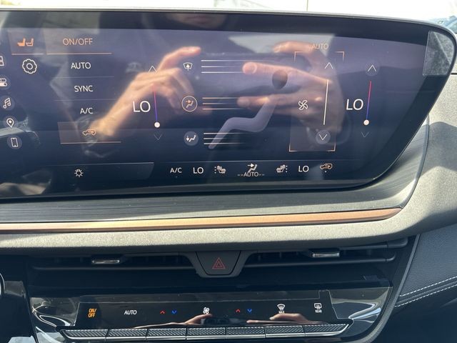 Buick Envision Vehicle Full-screen Gallery Image 19