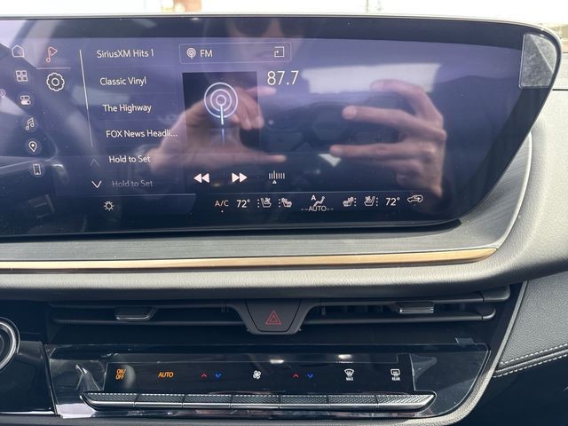 Buick Envision Vehicle Full-screen Gallery Image 16