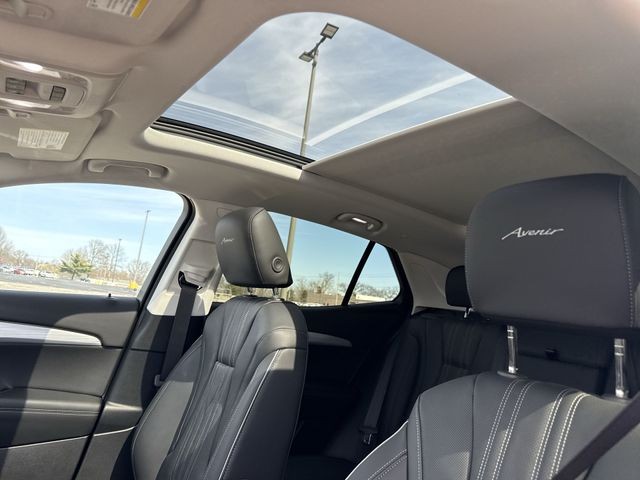 Buick Envision Vehicle Full-screen Gallery Image 22