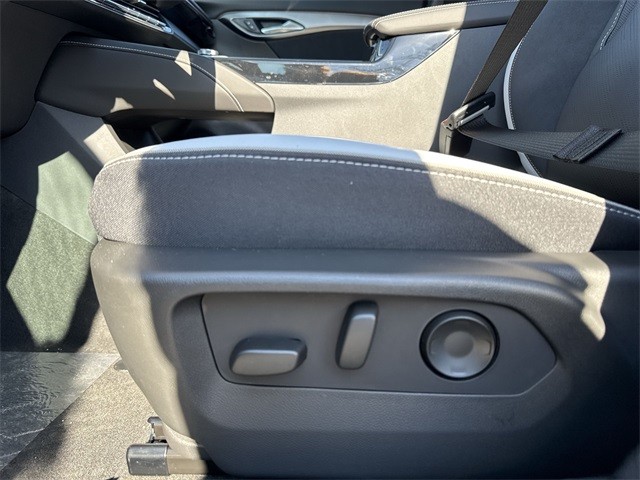 Buick Envision Vehicle Full-screen Gallery Image 12