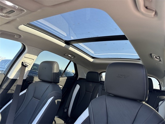 Buick Envision Vehicle Full-screen Gallery Image 22
