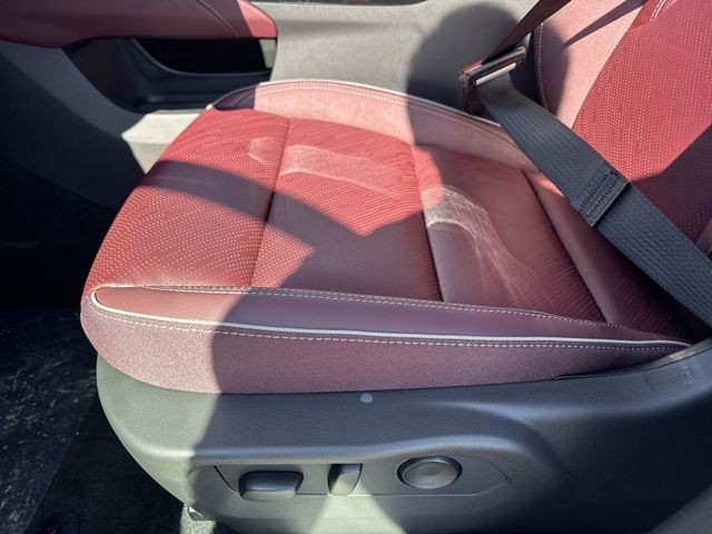 Buick Envision Vehicle Full-screen Gallery Image 12