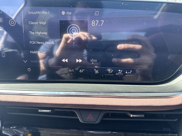 Buick Envision Vehicle Full-screen Gallery Image 16