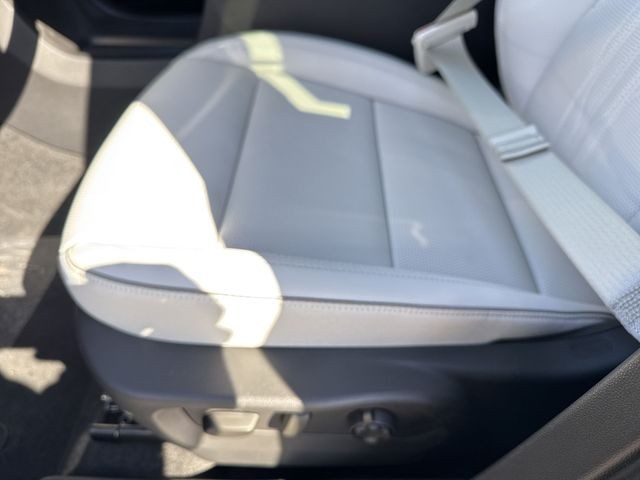 Buick Envision Vehicle Full-screen Gallery Image 12