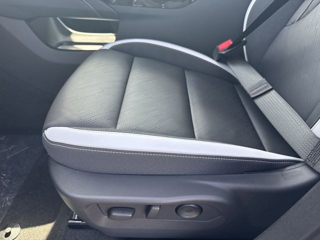 Buick Envision Vehicle Full-screen Gallery Image 12