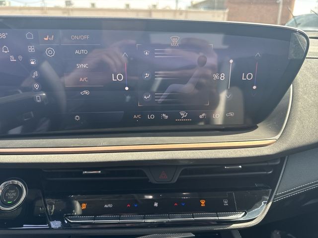 Buick Envision Vehicle Full-screen Gallery Image 19
