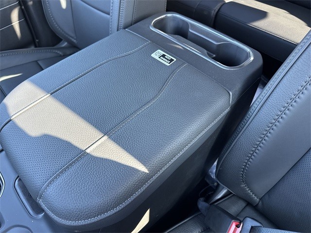 GMC Sierra 1500 Vehicle Full-screen Gallery Image 21