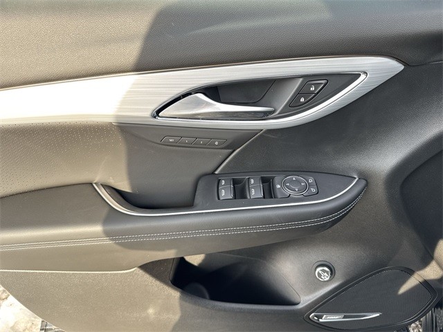 Buick Envision Vehicle Full-screen Gallery Image 13