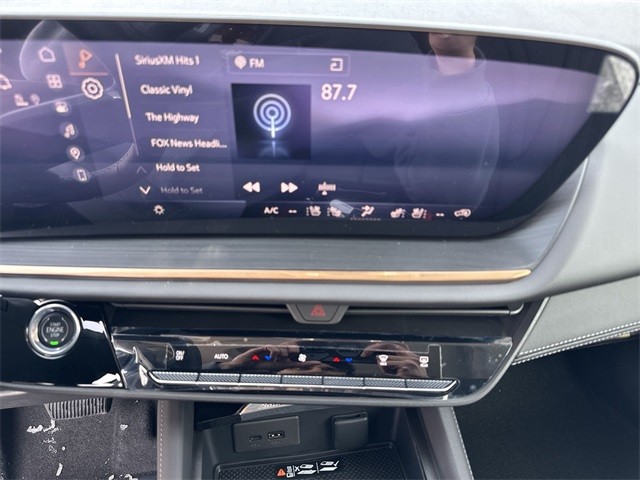 Buick Envision Vehicle Full-screen Gallery Image 16