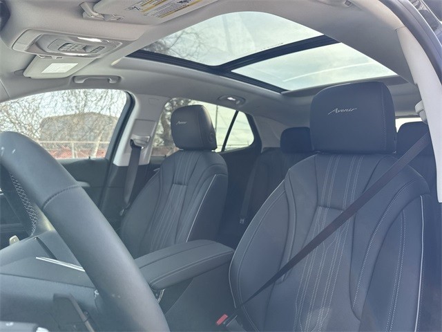 Buick Envision Vehicle Full-screen Gallery Image 22