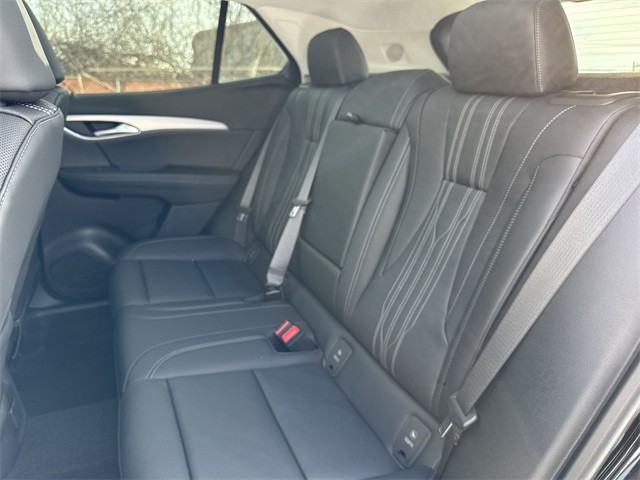 Buick Envision Vehicle Full-screen Gallery Image 23