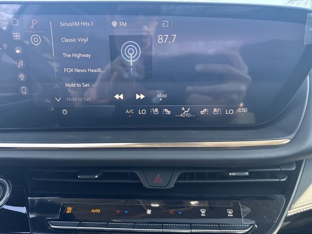 Buick Envision Vehicle Full-screen Gallery Image 16