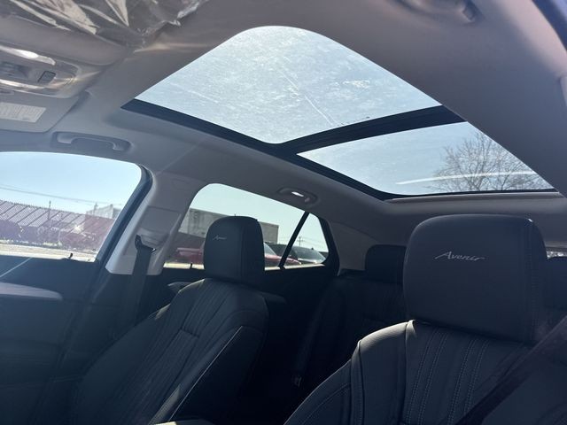 Buick Envision Vehicle Full-screen Gallery Image 22