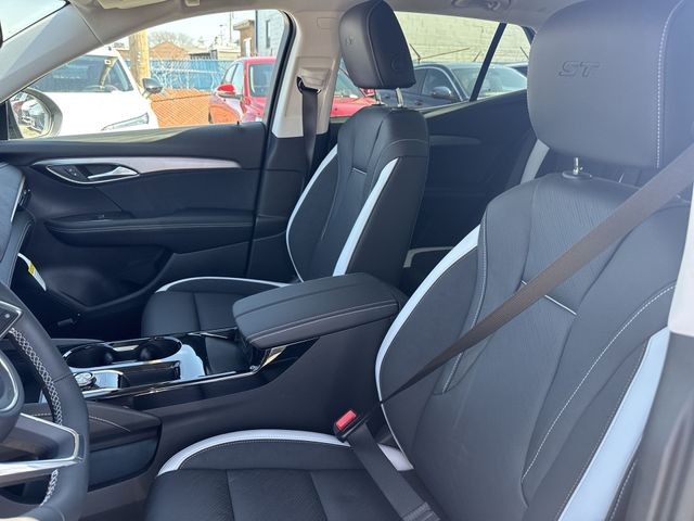 Buick Envision Vehicle Full-screen Gallery Image 11