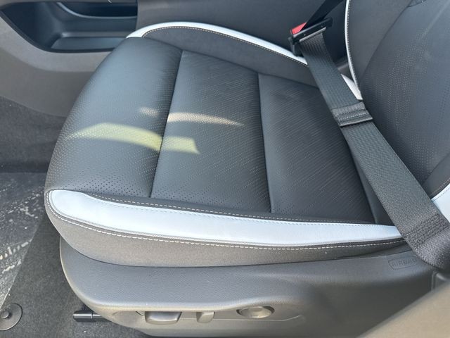 Buick Envision Vehicle Full-screen Gallery Image 12