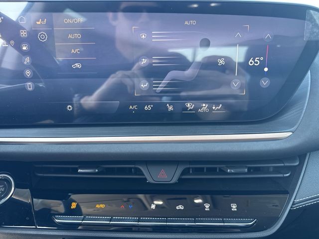 Buick Envision Vehicle Full-screen Gallery Image 19