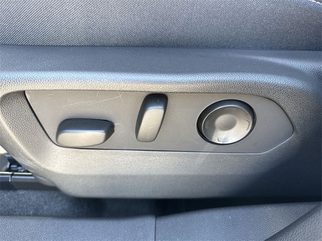 Buick Envision Vehicle Full-screen Gallery Image 12