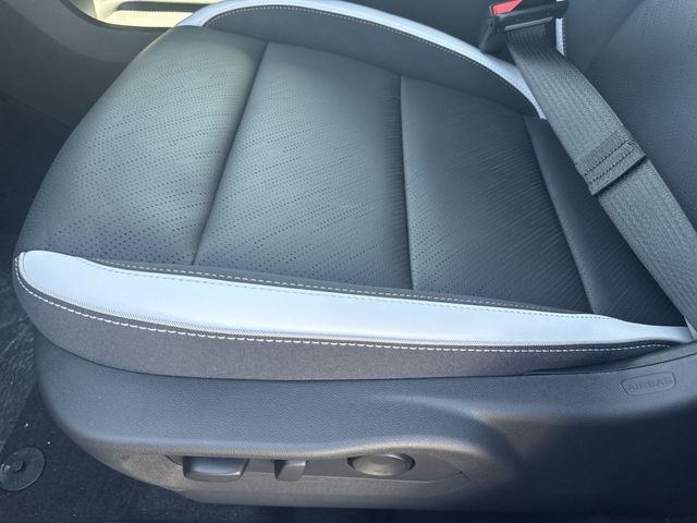 Buick Envision Vehicle Full-screen Gallery Image 12