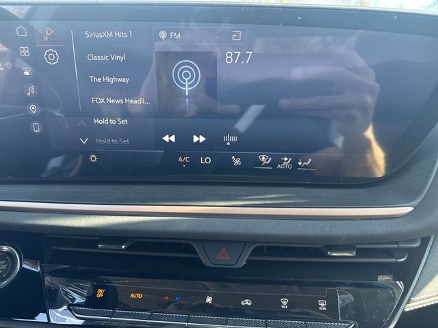 Buick Envision Vehicle Full-screen Gallery Image 16