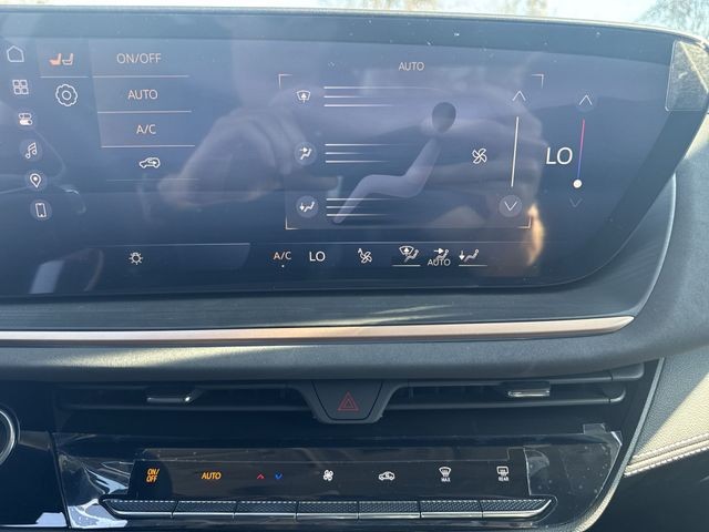 Buick Envision Vehicle Full-screen Gallery Image 19