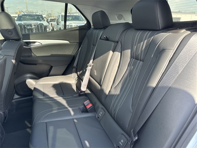 Buick Envision Vehicle Full-screen Gallery Image 23