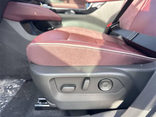 Buick Envision Vehicle Full-screen Gallery Image 12