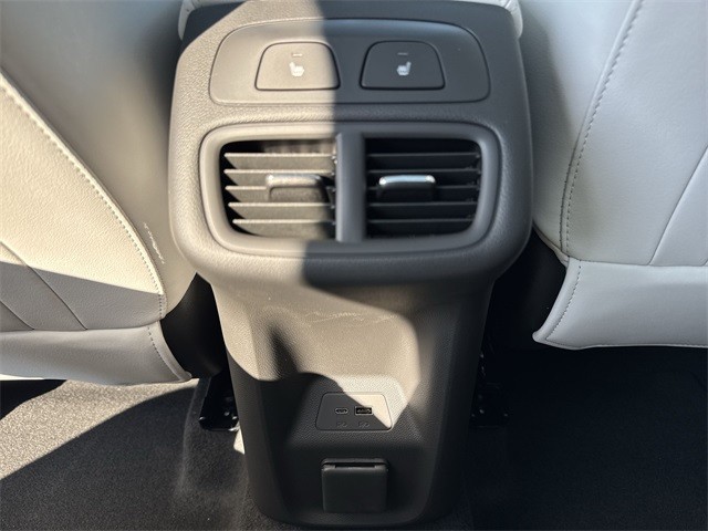 Buick Envision Vehicle Full-screen Gallery Image 21